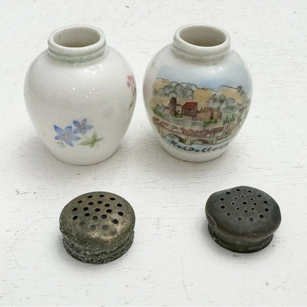 Berlin Thomas of Germany 892 Vintage Salt & Pepper Shakers Hand Painted - Picture 4 of 12